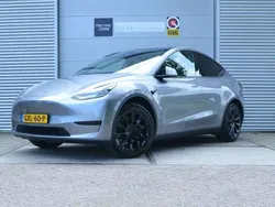 Grijs, metallic lak Gebruikt 2024 Tesla Model Y Long Range SUV | € 45.999 (Eerlijke prijs)
