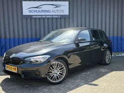 Zwart, metallic lak Gebruikt 2018 BMW 118 Executive Hatchback | € 12.999 (Super prijs)