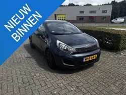 Blauw Gebruikt 2013 Kia Rio Comfort Hatchback | € 6.750 (Eerlijke prijs)
