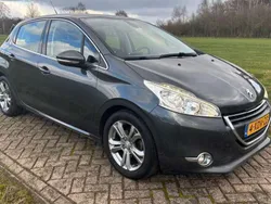 Grijs Gebruikt 2014 Peugeot 208 Allure Hatchback | € 5.250 (Eerlijke prijs)