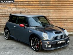 Grijs, metallic lak Gebruikt 2006 Mini John Cooper Works Hatchback | € 22.990 (Eerlijke prijs)