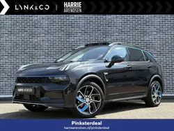 Zwart, metallic lak Gebruikt 2022 Lynk & Co 01 SUV | € 25.399 (Eerlijke prijs)