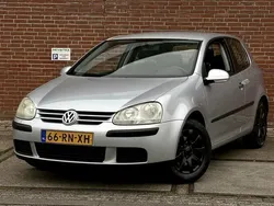 Grijs, metallic lak Gebruikt 2005 VW Golf IV Comfortline Hatchback | € 2.950 (Iets duurder)