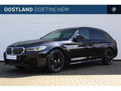 Zwart, metallic lak Gebruikt 2023 BMW 530 Executive Stationwagen | € 53.750 (Iets duurder)