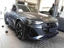 Grijs Gebruikt 2022 Audi e-tron S-Line SUV | € 54.950 (Iets duurder)