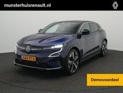 Twotone bleu nocturne / noir etoilé (blauw metallic) Gebruikt 2024 Renault Mégane Komfort Hatchback | € 32.950 (Iets duurder)