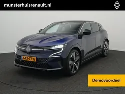 Twotone bleu nocturne / noir etoilé (blauw metallic) Gebruikt 2024 Renault Mégane Komfort Hatchback | € 35.950 (Duur)