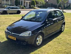 Zwart Gebruikt 2002 Opel Corsa Elegance Hatchback | € 1.750 (Iets duurder)