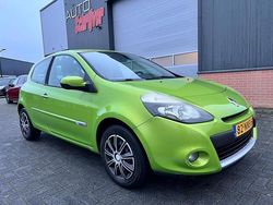Groen Gebruikt 2010 Renault Clio II Collection Hatchback | € 1.350 (Goede deal)