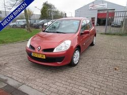 Rood Gebruikt 2006 Renault Clio II Expression Hatchback | € 2.750 (Eerlijke prijs)