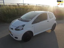 Wit Gebruikt 2011 Toyota Aygo Hatchback | € 3.750 (Eerlijke prijs)