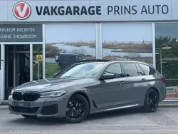 Grijs Gebruikt 2022 BMW 530e M Sport Stationwagen | € 39.900 (Eerlijke prijs)