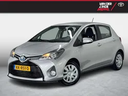 Grijs, metallic lak Gebruikt 2015 Toyota Yaris Hybrid Hatchback | € 12.950 (Eerlijke prijs)