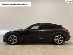 Zwart, metallic lak Gebruikt 2021 Porsche Taycan Cross Turismo Sedan | € 57.555 (Eerlijke prijs)