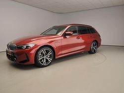 Rood Gebruikt 2025 BMW 330 M Sport Stationwagen | € 49.900 (Eerlijke prijs)