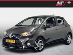 Grijs Gebruikt 2016 Toyota Yaris Hybrid Trend Hatchback | € 15.950 (Eerlijke prijs)