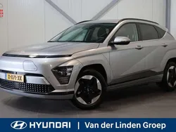Grijs, metallic lak Gebruikt 2024 Hyundai Kona Comfort SUV | € 38.995 (Eerlijke prijs)
