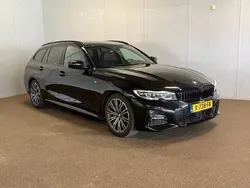 Zwart, metallic lak Gebruikt 2021 BMW 320 M Sport Stationwagen | € 32.950 (Eerlijke prijs)
