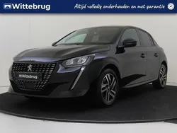 Zwart, metallic lak Gebruikt 2023 Peugeot 208 Allure Hatchback | € 18.925 (Goede deal)