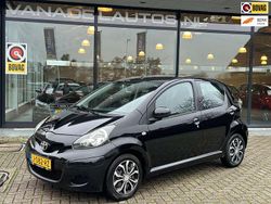 Zwart Gebruikt 2010 Toyota Aygo Cool Hatchback | € 3.249 (Eerlijke prijs)
