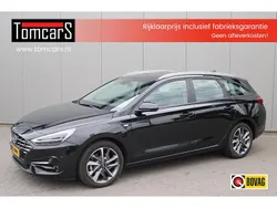 Zwart Gebruikt 2024 Hyundai i30 Premium Stationwagen | € 25.950 (Eerlijke prijs)