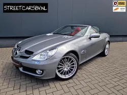 Grijs, metallic lak Gebruikt 2008 Mercedes SLK200 AMG Cabriolet | € 14.950 (Iets duurder)