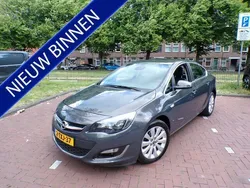 Grijs Gebruikt 2014 Opel Astra Cosmo Sedan | € 7.944 (Eerlijke prijs)