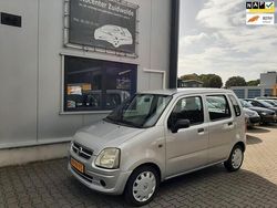 Grijs Gebruikt 2005 Opel Agila Essentia Hatchback | € 1.449 (Eerlijke prijs)