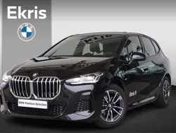 Saphirschwarz metallic (zwart metallic) Gebruikt 2024 BMW 218 Active Tourer Comfort Edition MPV | € 42.950 (Eerlijke prijs)