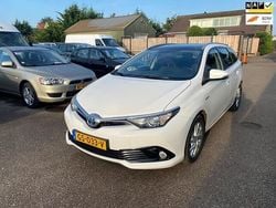 Wit Gebruikt 2015 Toyota Auris Touring Sports Stationwagen | € 9.750 (Eerlijke prijs)