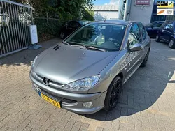 Grijs Gebruikt 2009 Peugeot 206 Hatchback | € 1.499