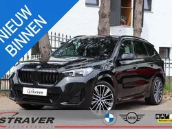 Zwart, metallic lak Gebruikt 2023 BMW X1 M Sport SUV | € 54.950 (Eerlijke prijs)