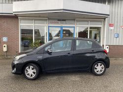 Zwart Gebruikt 2015 Toyota Yaris Hybrid Hatchback | € 11.445 (Eerlijke prijs)