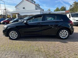 Zwart (metallic) Gebruikt 2017 Mercedes A160 Ambition Hatchback | € 11.250 (Super prijs)