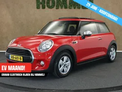 Rood Gebruikt 2017 Mini ONE Business Hatchback | € 13.645 (Eerlijke prijs)