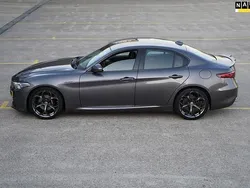 Grijs, metallic lak Gebruikt 2018 Alfa Romeo Giulia Super Sedan | € 27.900 (Duur)