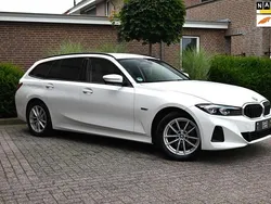 Wit Gebruikt 2022 BMW 320e Stationwagen | € 28.900 (Goede deal)