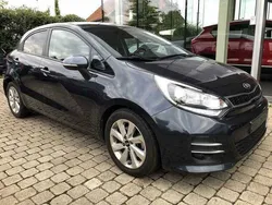 Blauw Gebruikt 2015 Kia Rio | € 9.990
