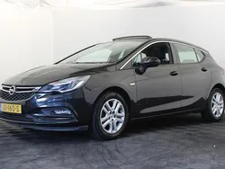 Zwart Gebruikt 2016 Opel Astra Edition Hatchback | € 5.999 (Eerlijke prijs)