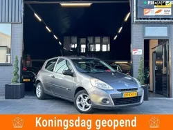 Grijs, metallic lak Gebruikt 2009 Renault Clio II Hatchback | € 3.699 (Eerlijke prijs)