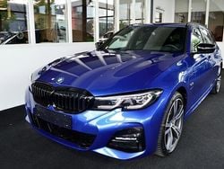 Blauw, metallic lak Gebruikt 2022 BMW 330 Comfort Edition Stationwagen | € 37.900 (Eerlijke prijs)