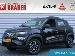 Zwart, metallic lak Gebruikt 2023 Dacia Spring Essentiel Hatchback | € 16.900 (Iets duurder)