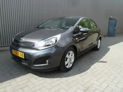 Grijs Gebruikt 2015 Kia Rio Hatchback | € 7.750 (Eerlijke prijs)