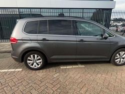 Grijs Gebruikt 2016 VW Touran Highline MPV | € 15.999 (Eerlijke prijs)