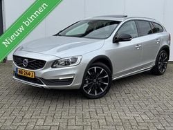 Grijs Gebruikt 2017 Volvo V60 CC Summum Stationwagen | € 24.450 (Eerlijke prijs)