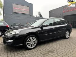 Zwart, metallic lak Gebruikt 2013 Renault Laguna III Bose Edition Stationwagen | € 4.750 (Eerlijke prijs)