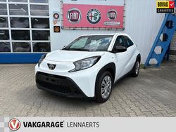 Wit Gebruikt 2024 Toyota Aygo Play Hatchback | € 16.795 (Eerlijke prijs)