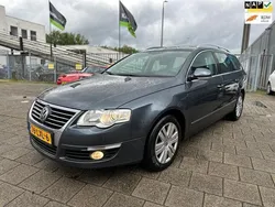 Grijs Gebruikt 2010 VW Passat Highline Stationwagen | € 4.249 (Eerlijke prijs)