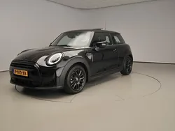 Zwart Gebruikt 2022 Mini ONE Comfort Hatchback | € 27.900 (Duur)