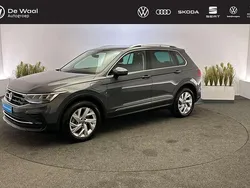 Grijs Gebruikt 2023 VW Tiguan Life SUV | € 37.895 (Eerlijke prijs)